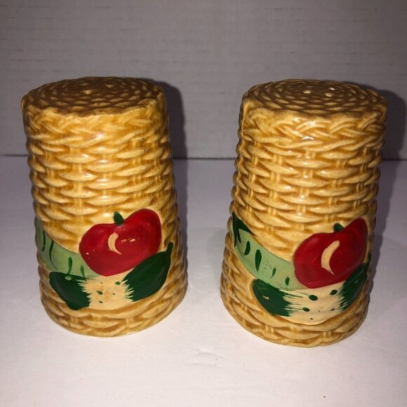 Vintage Salt & Pepper Japan Beige Basket Weave Wicker Fruit Vegetables 3.5" - Picture 2 of 11